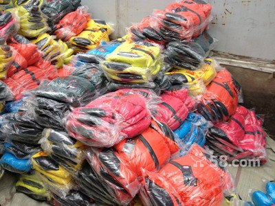 北京豐臺(tái)大紅門外貿(mào)服裝批發(fā)市場 棉服清倉15元起，搶購正當(dāng)時(shí)